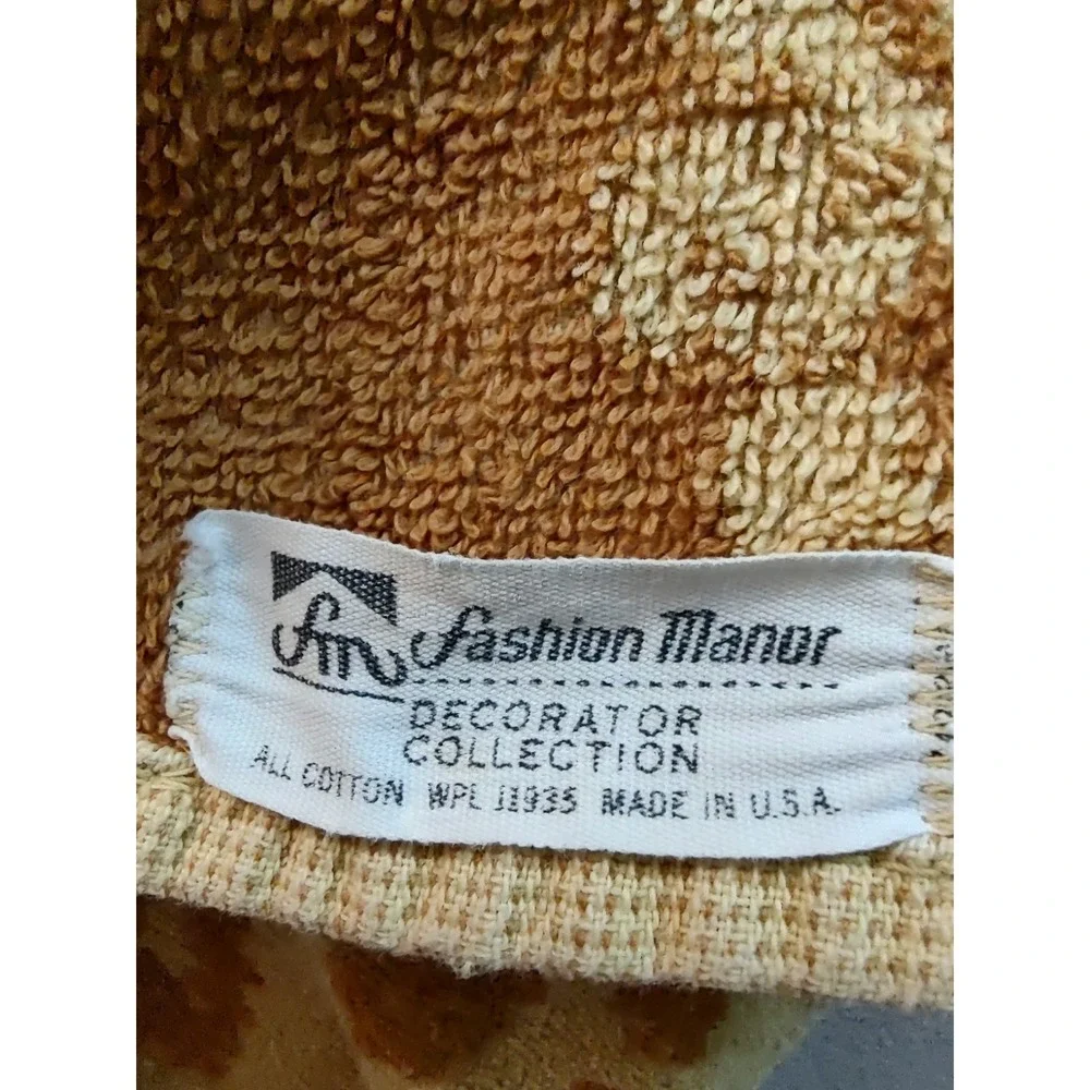 Vintage Fashion Manor Sculpted Hand Towel Yellow Harvest Gold 23